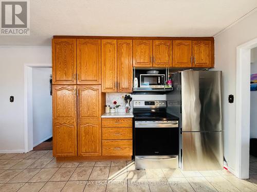 22 Gildea Street, Hamilton, ON - Indoor Photo Showing Kitchen