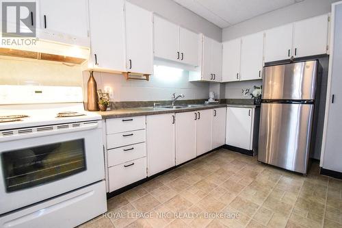 212 - 6 Westlake Lane, St. Catharines (Lakeport), ON - Indoor Photo Showing Kitchen With Double Sink