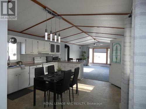 121 - 3033 Townline Road, Fort Erie (Black Creek), ON - Indoor Photo Showing Kitchen