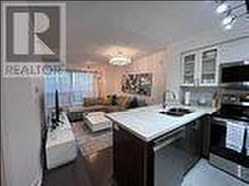 307 - 75 Norman Bethune Avenue, Richmond Hill, ON - Indoor Photo Showing Kitchen