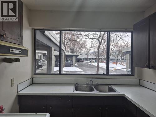 249 Kitchener Crescent Unit# 29, Kamloops, BC - Indoor Photo Showing Kitchen With Double Sink