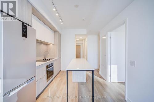 3101 - 395 Square One Drive, Mississauga, ON - Indoor Photo Showing Kitchen