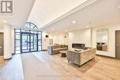 404 - 185 Robinson Street, Oakville, ON - Indoor