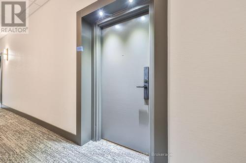 404 - 185 Robinson Street, Oakville, ON - Indoor