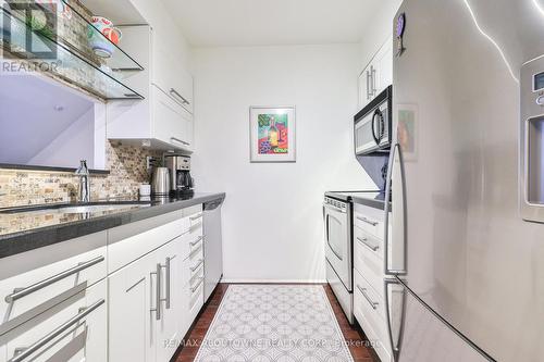 404 - 185 Robinson Street, Oakville, ON - Indoor Photo Showing Kitchen