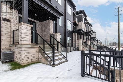3195 Sixth Line, Oakville, ON - Outdoor