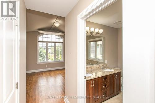 691 Edison Avenue, Ottawa, ON - Indoor Photo Showing Bathroom