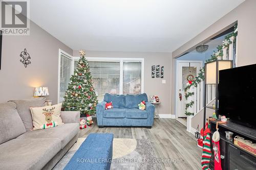 40 Shakespeare Avenue, St. Catharines (Haig), ON - Indoor Photo Showing Living Room