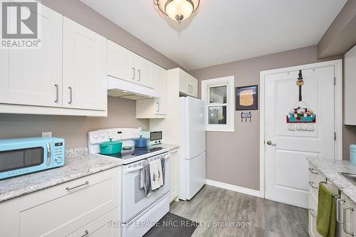 40 Shakespeare Avenue, St. Catharines (Haig), ON - Indoor Photo Showing Kitchen