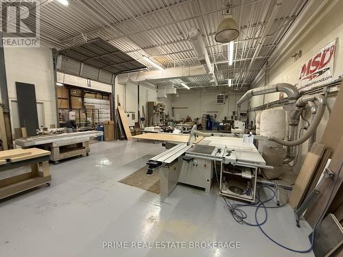 Front - 312 Sovereign Road, London East (East J), ON 