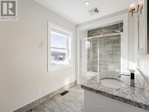 224 Duke Street, Hamilton, ON - Indoor Photo Showing Bathroom