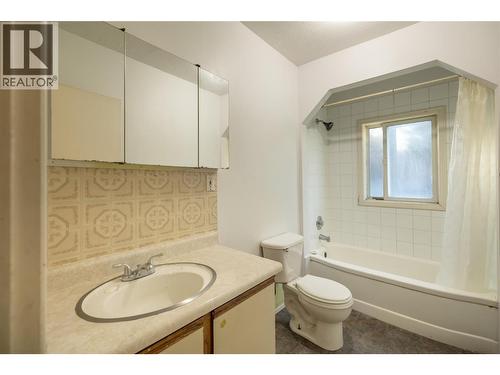 1923 Lindahl Street, Kelowna, BC - Indoor Photo Showing Bathroom