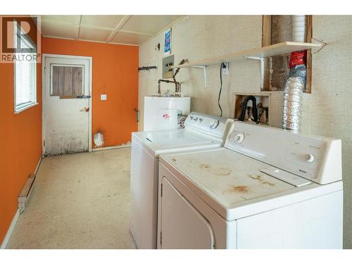 1923 Lindahl Street, Kelowna, BC - Indoor Photo Showing Laundry Room