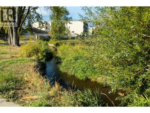 1923 Lindahl Street, Kelowna, BC - Outdoor