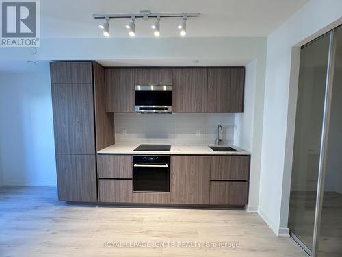 503 N - 120 Broadway Avenue, Toronto, ON - Indoor Photo Showing Kitchen