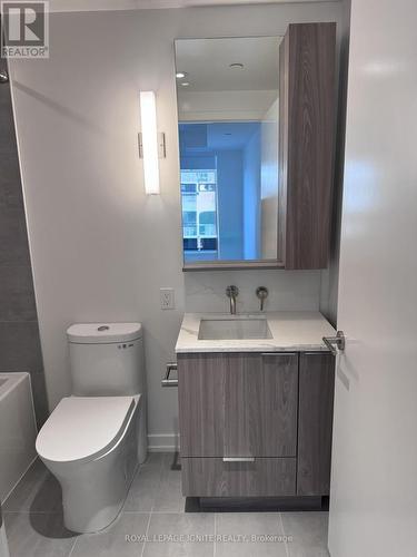 503 N - 120 Broadway Avenue, Toronto, ON - Indoor Photo Showing Bathroom