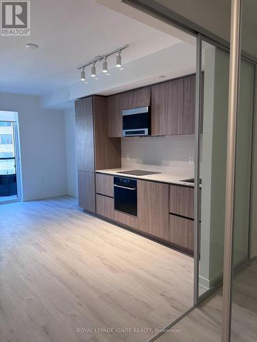 503 N - 120 Broadway Avenue, Toronto, ON - Indoor Photo Showing Kitchen