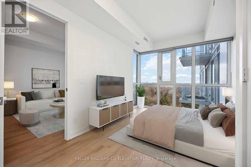 914 - 10 Deerlick Court, Toronto, ON - Indoor