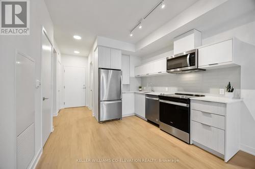 914 - 10 Deerlick Court, Toronto, ON - Indoor Photo Showing Kitchen With Stainless Steel Kitchen With Upgraded Kitchen