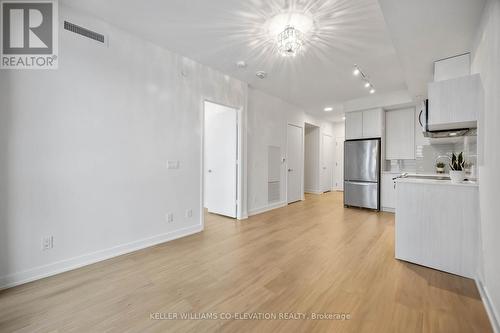 914 - 10 Deerlick Court, Toronto, ON - Indoor Photo Showing Kitchen
