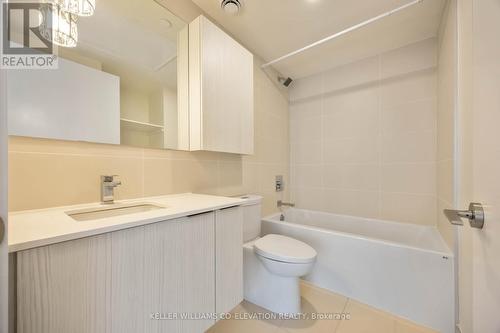 914 - 10 Deerlick Court, Toronto, ON - Indoor Photo Showing Bathroom