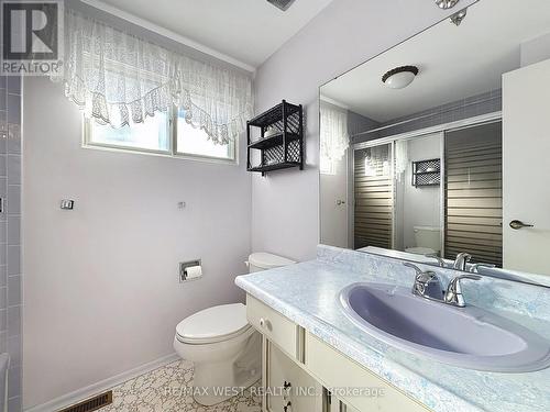 20 Foxwood Grove, Toronto, ON - Indoor Photo Showing Bathroom