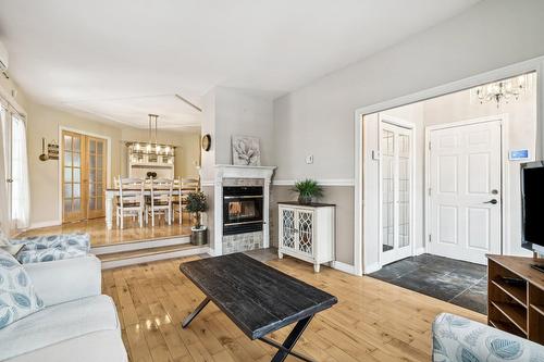 Salon - 1637 Rue Étienne-Bisaillon, Chambly, QC - Indoor Photo Showing Living Room With Fireplace