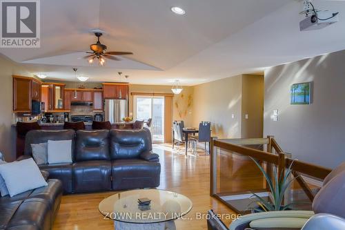 1433 Girard Drive, Lakeshore, ON - Indoor Photo Showing Living Room