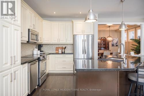 20 - 485 Pringle Avenue, Milton, ON - Indoor Photo Showing Kitchen With Upgraded Kitchen