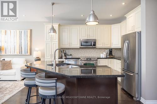 20 - 485 Pringle Avenue, Milton, ON - Indoor Photo Showing Kitchen With Double Sink With Upgraded Kitchen
