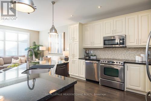 20 - 485 Pringle Avenue, Milton, ON - Indoor Photo Showing Kitchen With Double Sink With Upgraded Kitchen