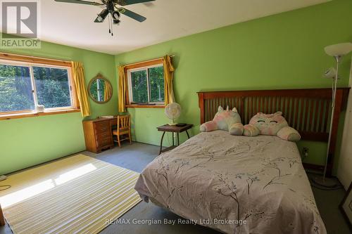 1445 Cedar Point Road, Tiny, ON - Indoor Photo Showing Bedroom