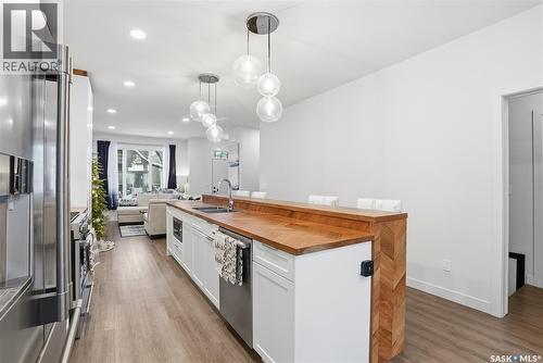 712 7Th Street E, Saskatoon, SK - Indoor Photo Showing Kitchen With Double Sink