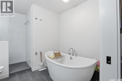 712 7Th Street E, Saskatoon, SK - Indoor Photo Showing Bathroom