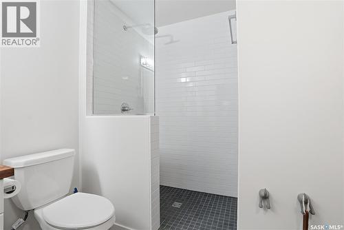 712 7Th Street E, Saskatoon, SK - Indoor Photo Showing Bathroom