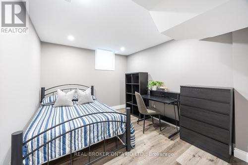 26 Falstaff Crescent, Whitby (Rolling Acres), ON - Indoor