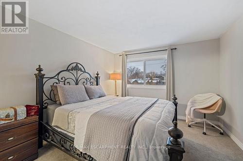 8 - 2079 Meadowbrook Road, Burlington, ON - Indoor Photo Showing Bedroom
