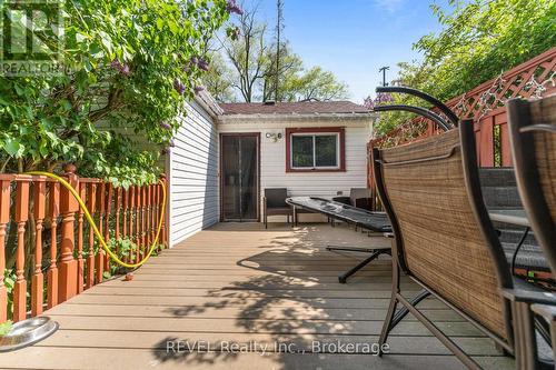 7962 Booth Street, Niagara Falls (Ascot), ON - Outdoor With Exterior