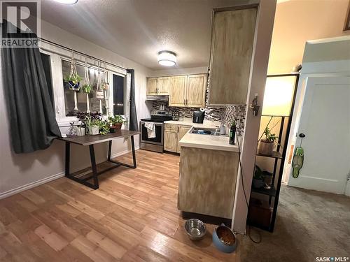375 7Th Avenue Nw, Swift Current, SK - Indoor Photo Showing Kitchen