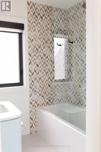 127 Glenvale Boulevard, Toronto, ON - Indoor Photo Showing Bathroom