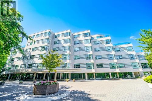 201 - 1 Watergarden Way, Toronto, ON - Outdoor