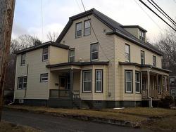 22 / 24 Canaan Avenue  Kentville, NS B4N 2A6