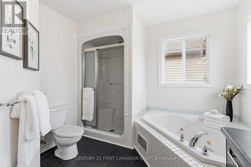 1353 South Wenige Drive, London North (North C), ON - Indoor Photo Showing Bathroom