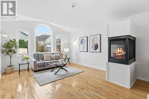 1353 South Wenige Drive, London North (North C), ON - Indoor Photo Showing Living Room