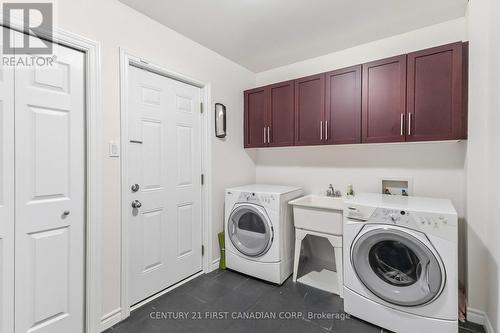 1353 South Wenige Drive, London North (North C), ON - Indoor Photo Showing Laundry Room