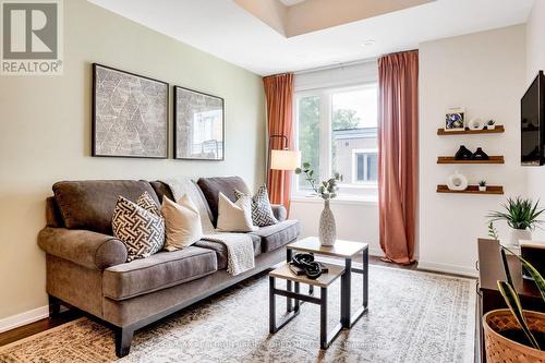 98 - 20 William Jackson Way, Toronto, ON - Indoor Photo Showing Living Room