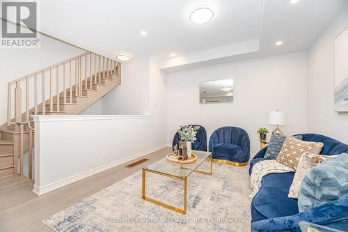 40 Herman Gilroy Lane, Markham, ON - Indoor Photo Showing Living Room