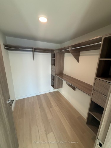 3 Concord Cityplace Way, Toronto, ON - Indoor With Storage