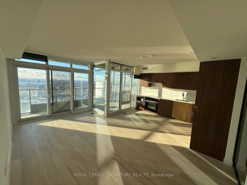 3 Concord Cityplace Way, Toronto, ON - Indoor Photo Showing Other Room