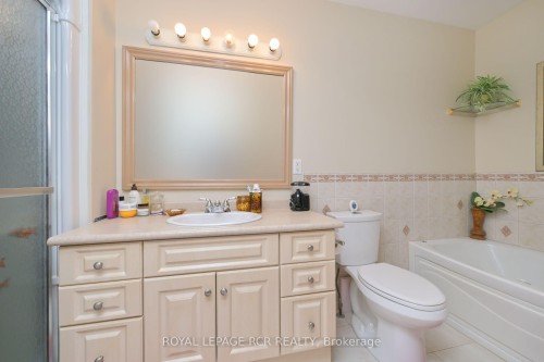 11 Montebello Terrace, New Tecumseth, ON - Indoor Photo Showing Bathroom